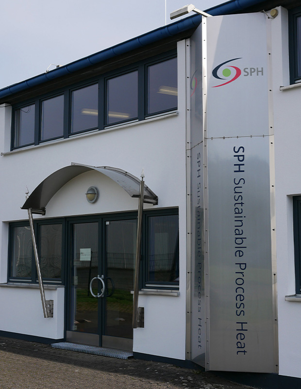 Bild vom Eingang zum Gebäude der SPH Sustainable Process Heat GmbH