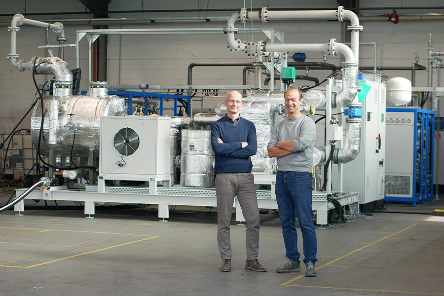 Andreas Mück and Dr. Tim Hamacher, Managing Directors of SPH, in front of the ThermBooster™